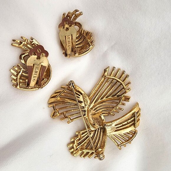 Vintage Lisner Brushed Gold Swirl MCM Brooch Clip On Earring Set 60s 70s Elegant - Picture 2 of 4